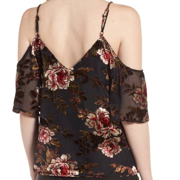 CUPCAKES AND CASHMERE Jovelyn Off the Shoulder Top - Picture 2 of 8